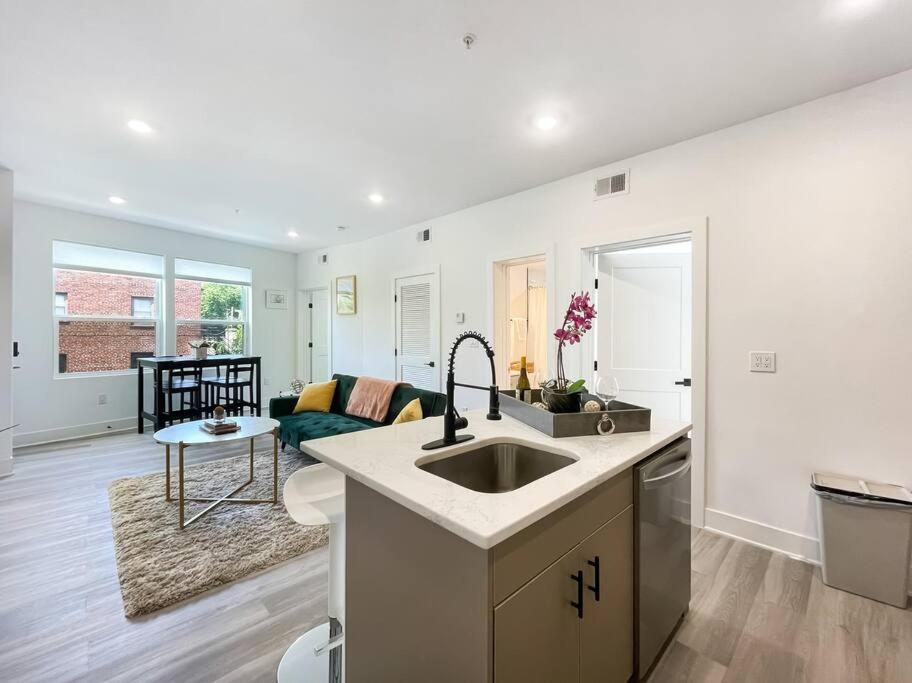 Central Dc Apt , City Skyline View , Close To All Washington Exteriér fotografie